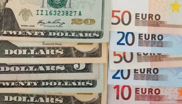 Το-ευρώ-υποχωρεί-0,13%,-στα-1,1724-δολάρια