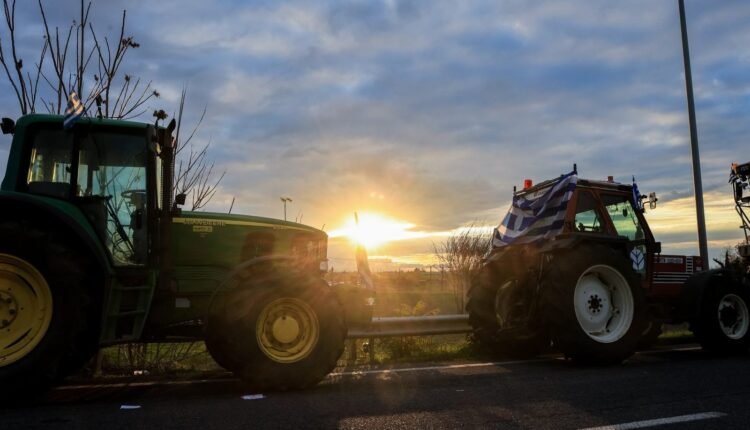 Διατεθειμένοι-να-παραμείνουν-στα-μπλόκα-για-όσο-χρειαστεί-οι-αγρότες