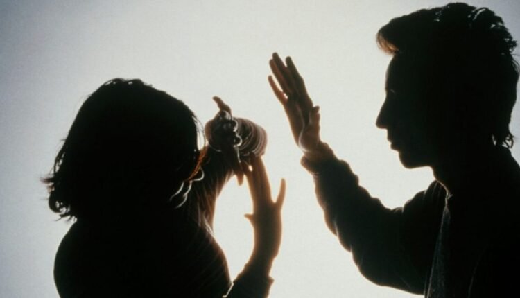 Θεσσαλονίκη:-44χρονος-αποπειράθηκε-να-πνίξει-τη-σύντροφό-του-με-κορδόνι