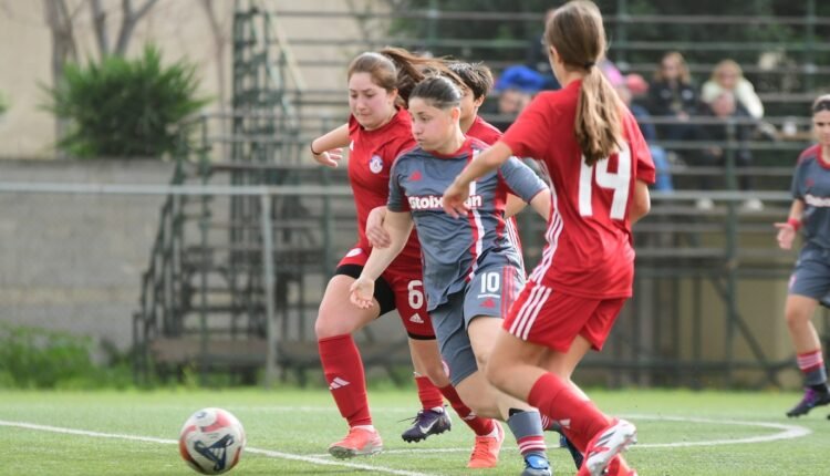 Ποδόσφαιρο-Γυναικών:-“10-στα-10”-για-τον-Ολυμπιακό,-9-0-την-Ακαδημία-Βαλμπουενά